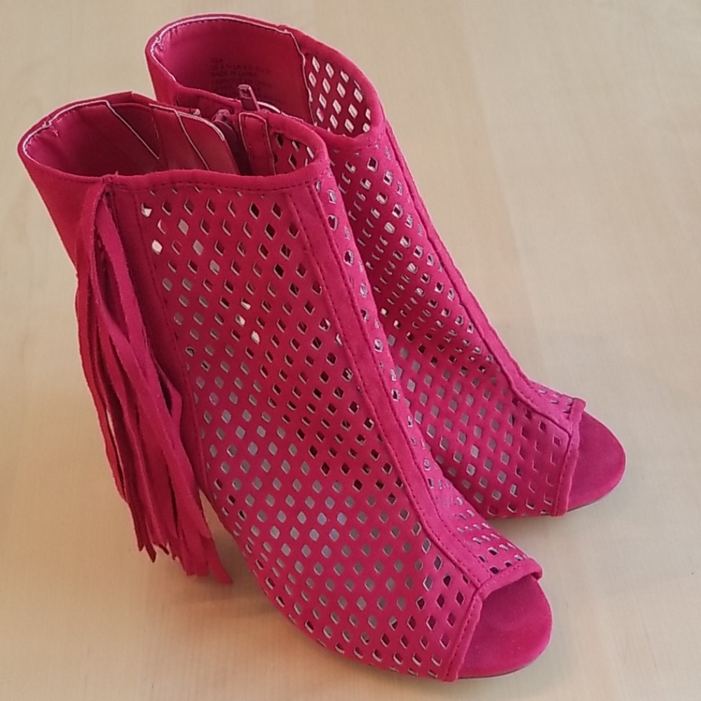 NWOT JustFab Tila bootie